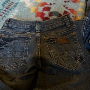 Wrangler retro size 9 slim Jean.